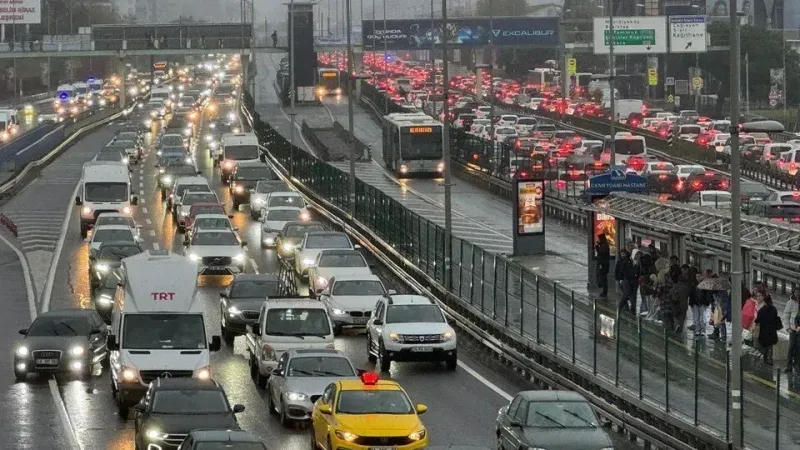 İstanbul’da trafik yoğunluğu yüzde 70’e ulaştı